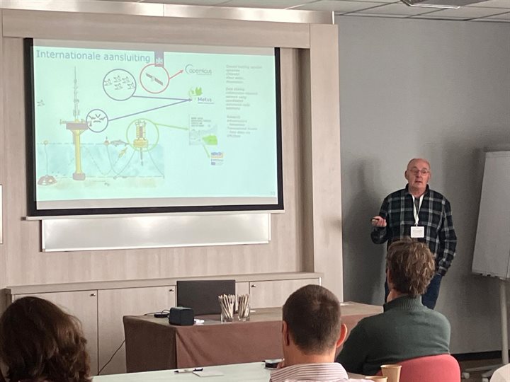 Pim van Avesaath houdt een presentatie op de Noordzeedagen 2024