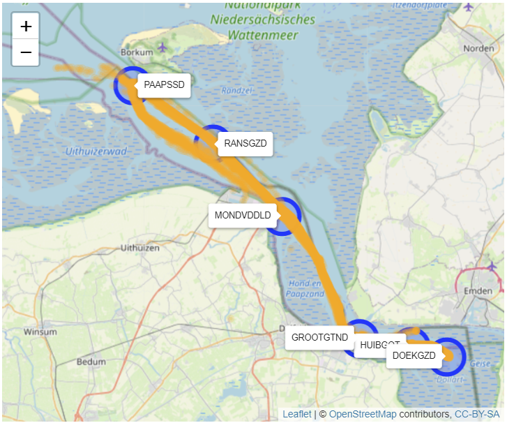 Meetlocaties voor deze dataset. Oranje: Pocketbox transectmeetpunten (random selectie van 10000 punten), Blauw: stations voor pelagische primaire productie, algengroepen en nutrienten. De namen van de stations komen overeen met de in MWTL gebruikte locatiecode