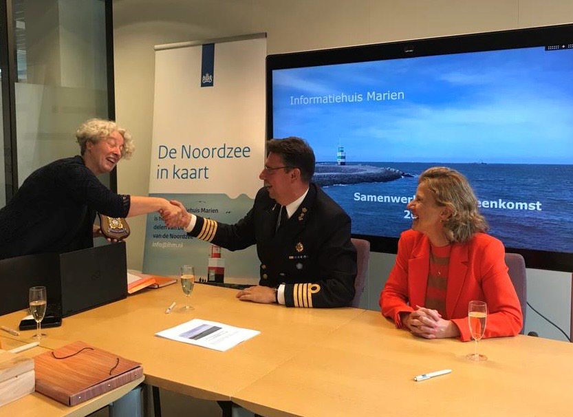 Samenwerkingsovereenkomst-IHM-ondertekening-felicitaties
